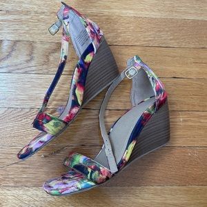 Kenneth Cole Reaction Wedges